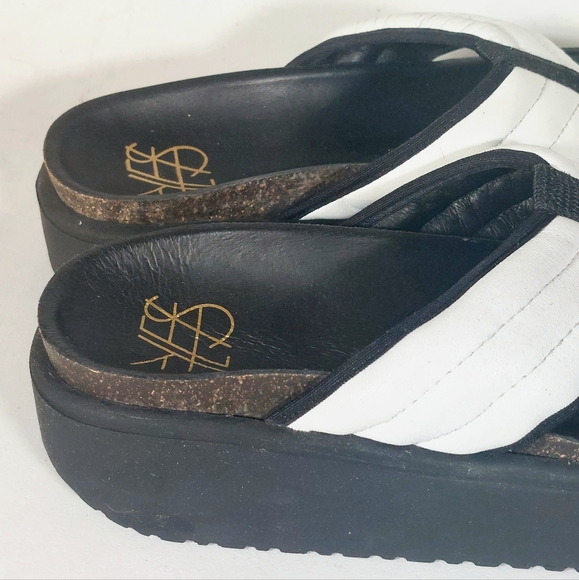 YES black & white leather flatform footbed thong sandals, EU40, NWOB - Picture 7 of 9